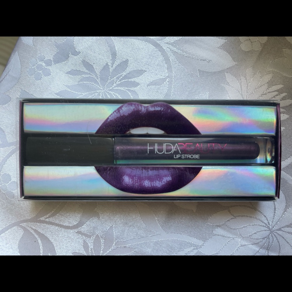 Huda Beauty lipstick